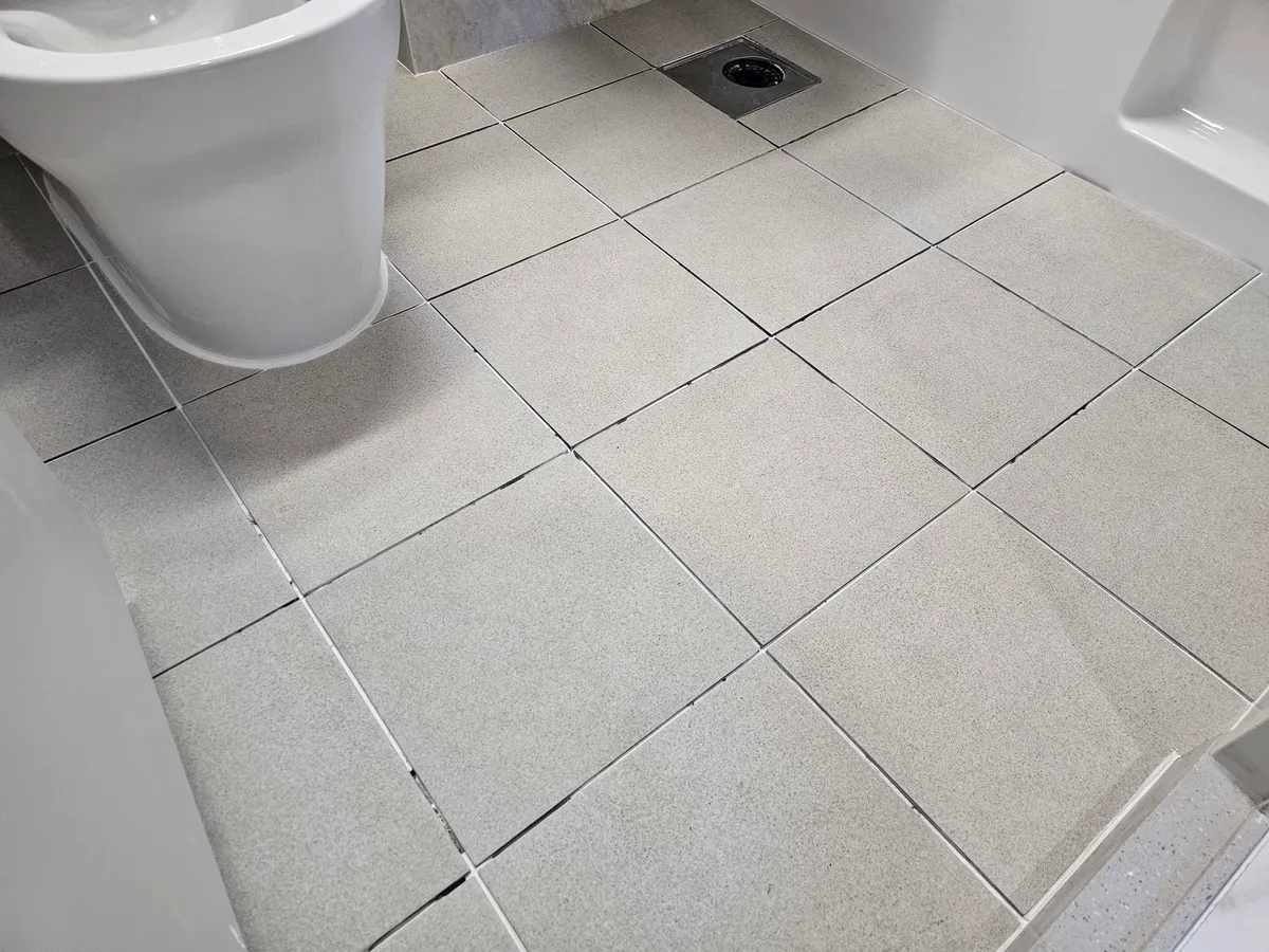 안양시 평촌 래미안 줄눈시공 시공 전 - 안양시 평촌 래미안 현관 줄눈시공